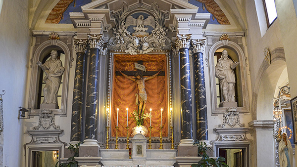 Altare della Chiesa dei Santi Cosma e Damiano