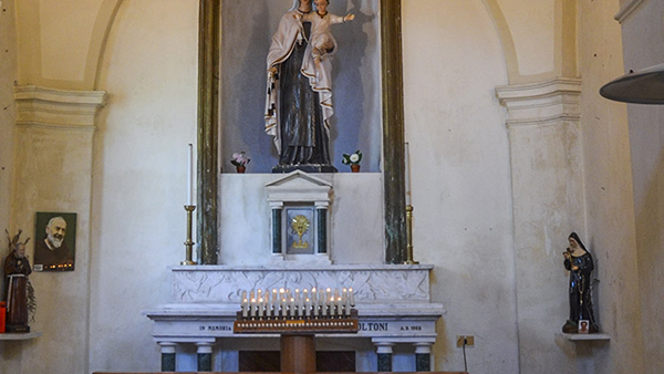 Altare Chiesa dei Santi Cosma e Damiano