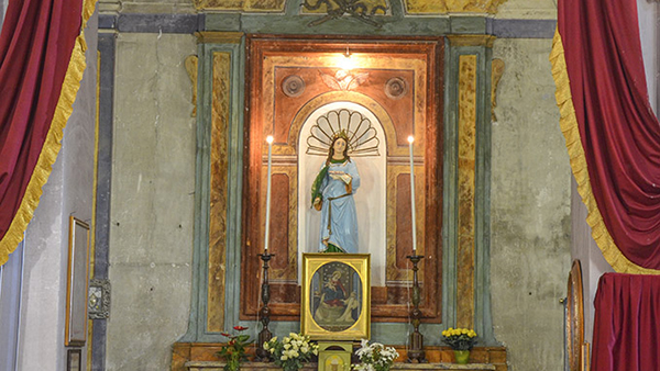 Altare della Chiesa di San Pietro Apostolo