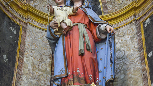 Dettaglio della Vergine nella Chiesa di San Pietro Apostolo
