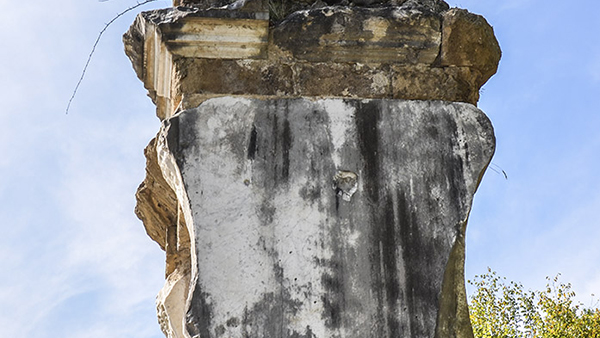 Resti della Colonna del Monumento di Caio Menio Basso